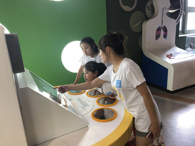 【媒体报道】新华社报道电子科技大学2018级MBA成电之光小组慈善活动