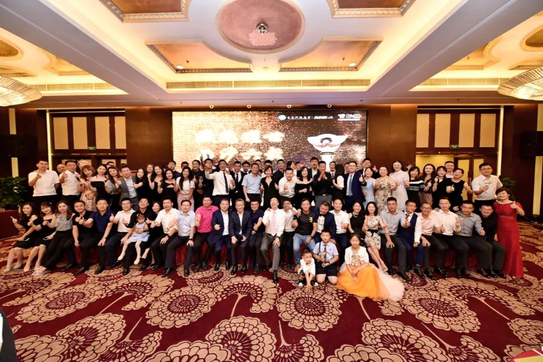 微光耀世，亚沙六载——电子科技大学MBA沙10庆功宴暨沙11启动仪式隆重举行