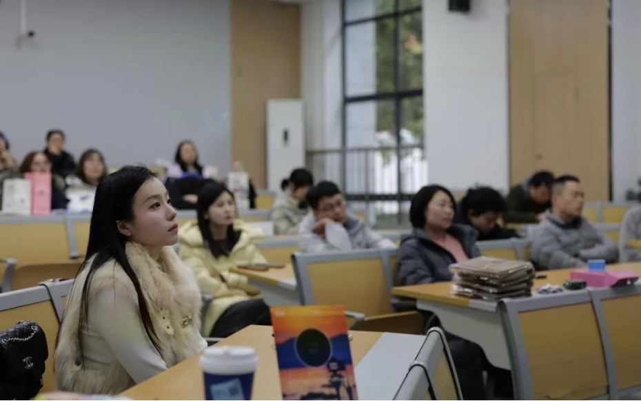 告别“自动依赖”，玩转手动摄影！ 商学视界摄影讲座解锁光影创作新思维