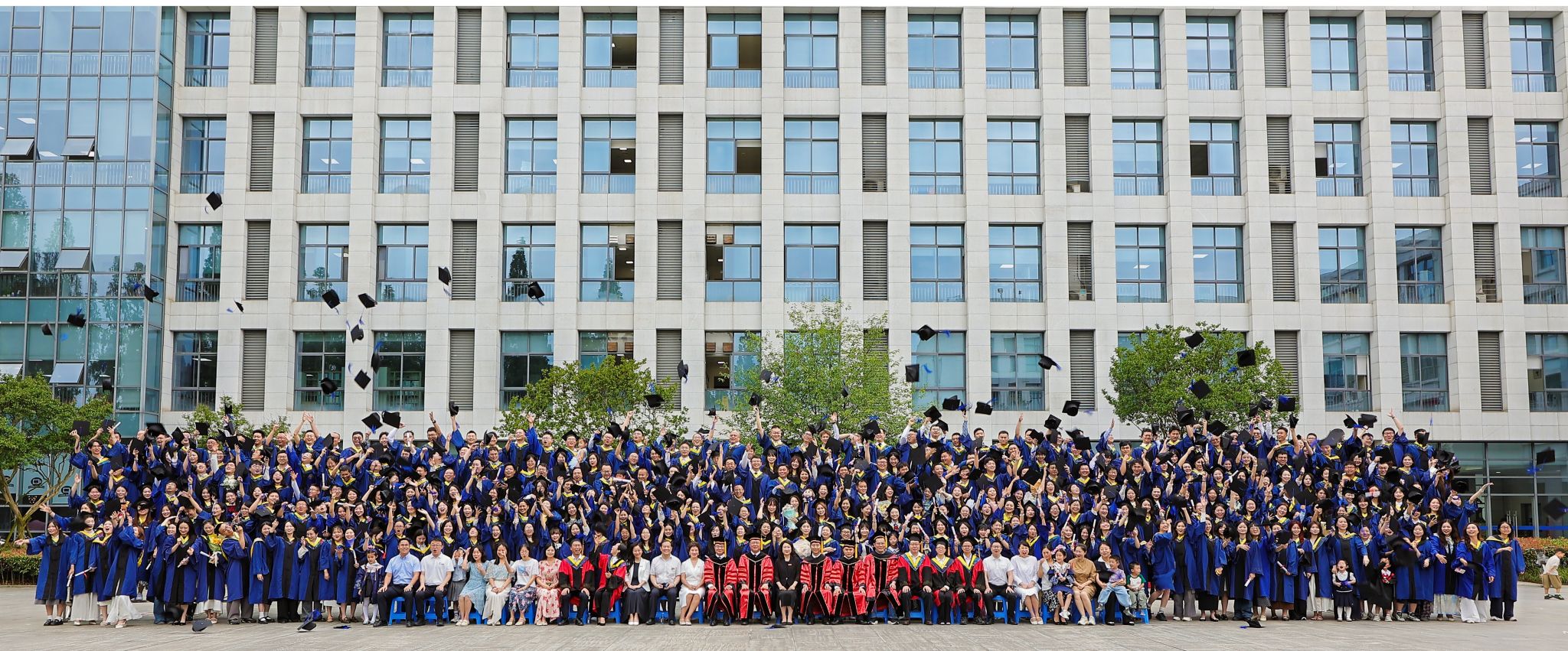 电子科技大学2026届MBA毕业生授位典礼隆重举行