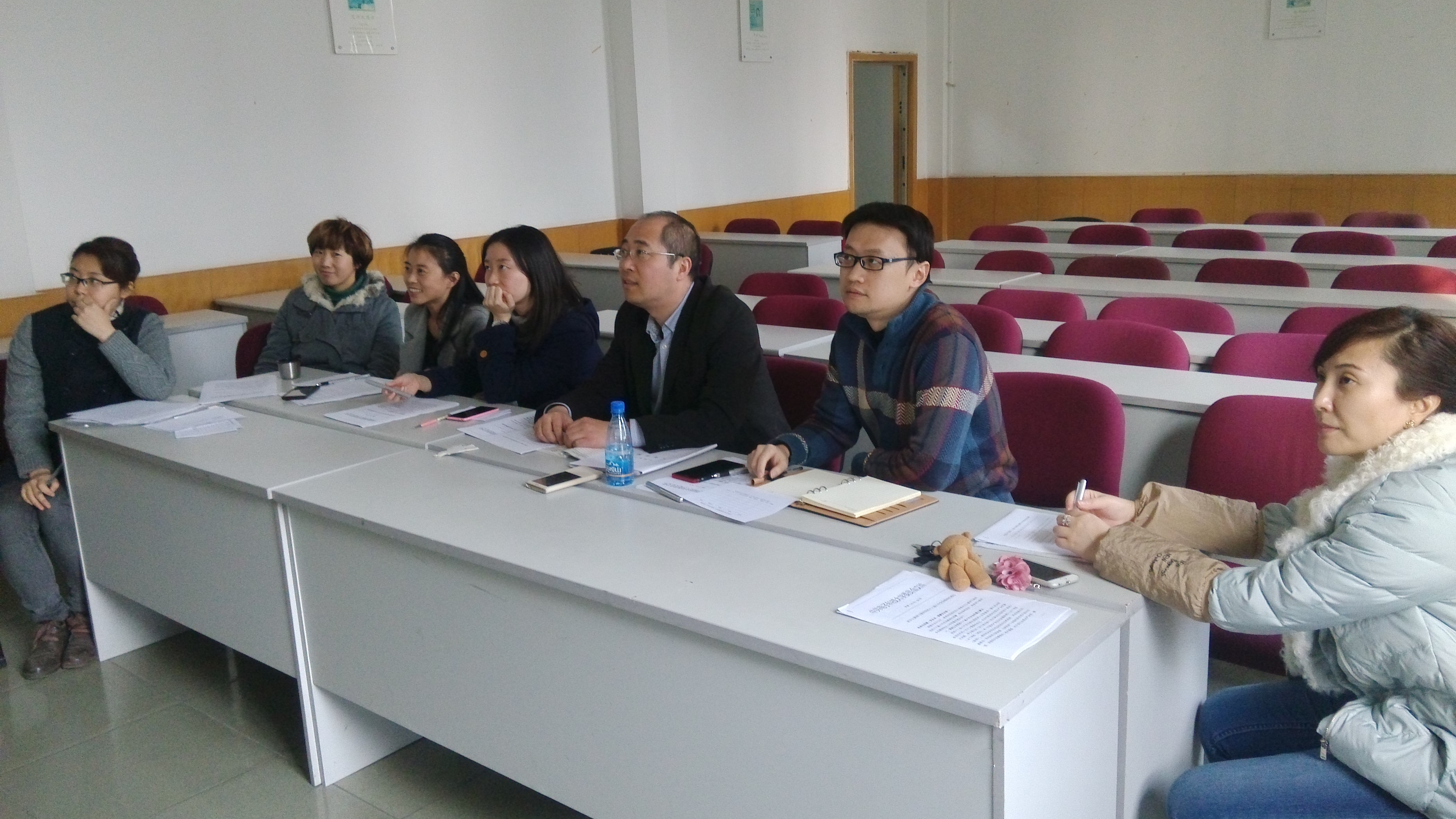电子科技大学经济与管理学院专业学位党支部开展学习宣传党的十八届六中全会精神会议顺利进行