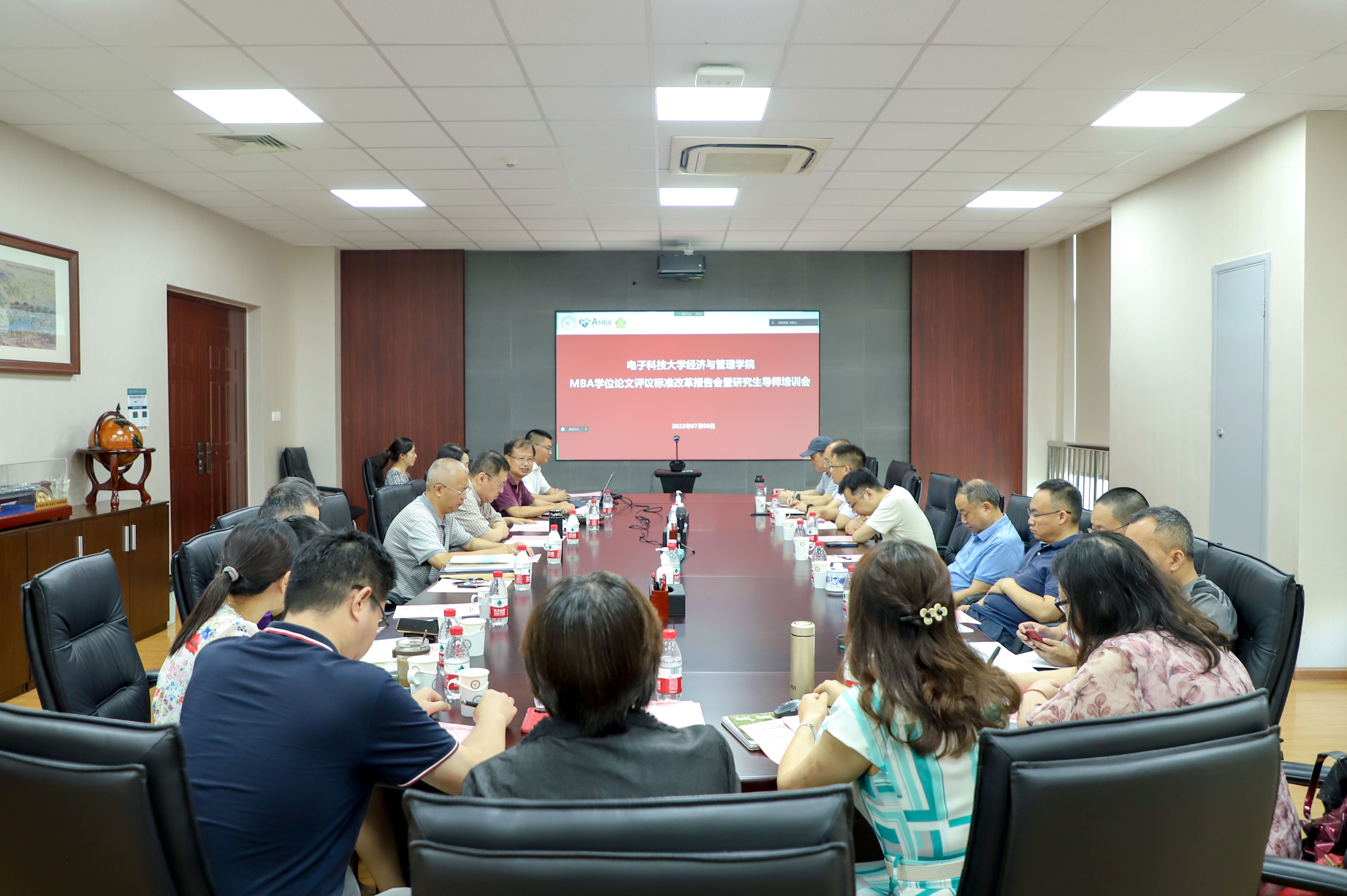 我院MBA学位论文评议标准改革报告会暨研究生导师培训会顺利召开